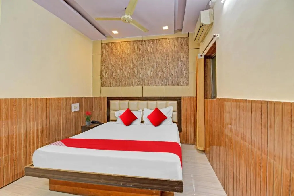 OYO 84859 Hotel Preet Palace