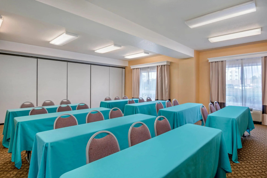 Comfort Inn & Suites Salem Northeast