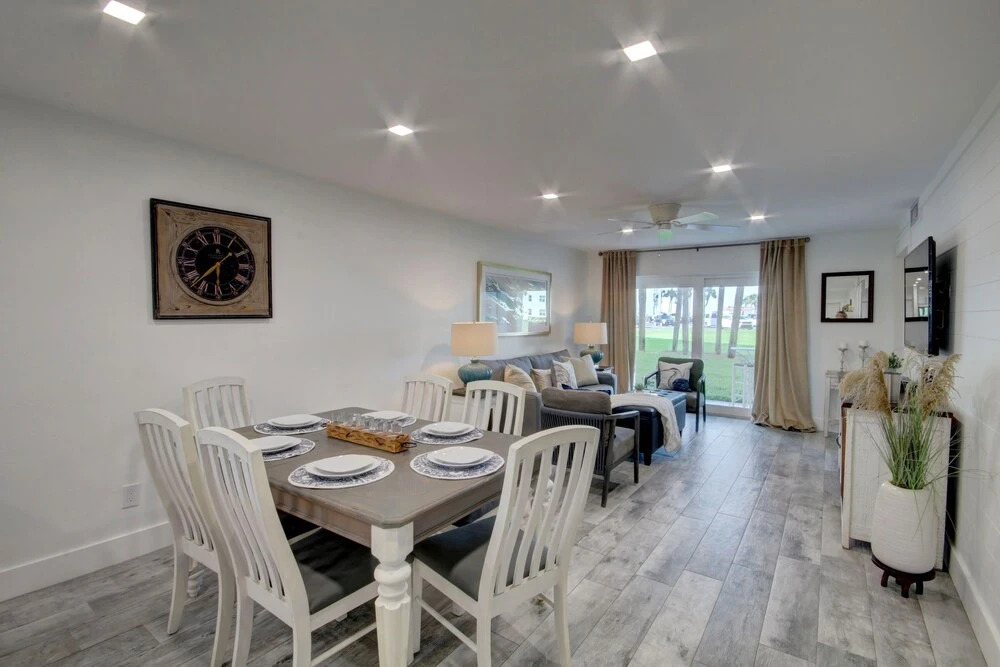 116 El Matador 2 Bedroom Condo by RedAwning