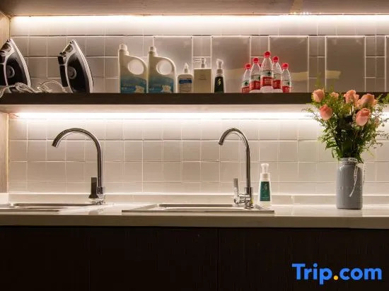 Atour Hotel Wuhan Guanggu Qingnianhui JinRongGang