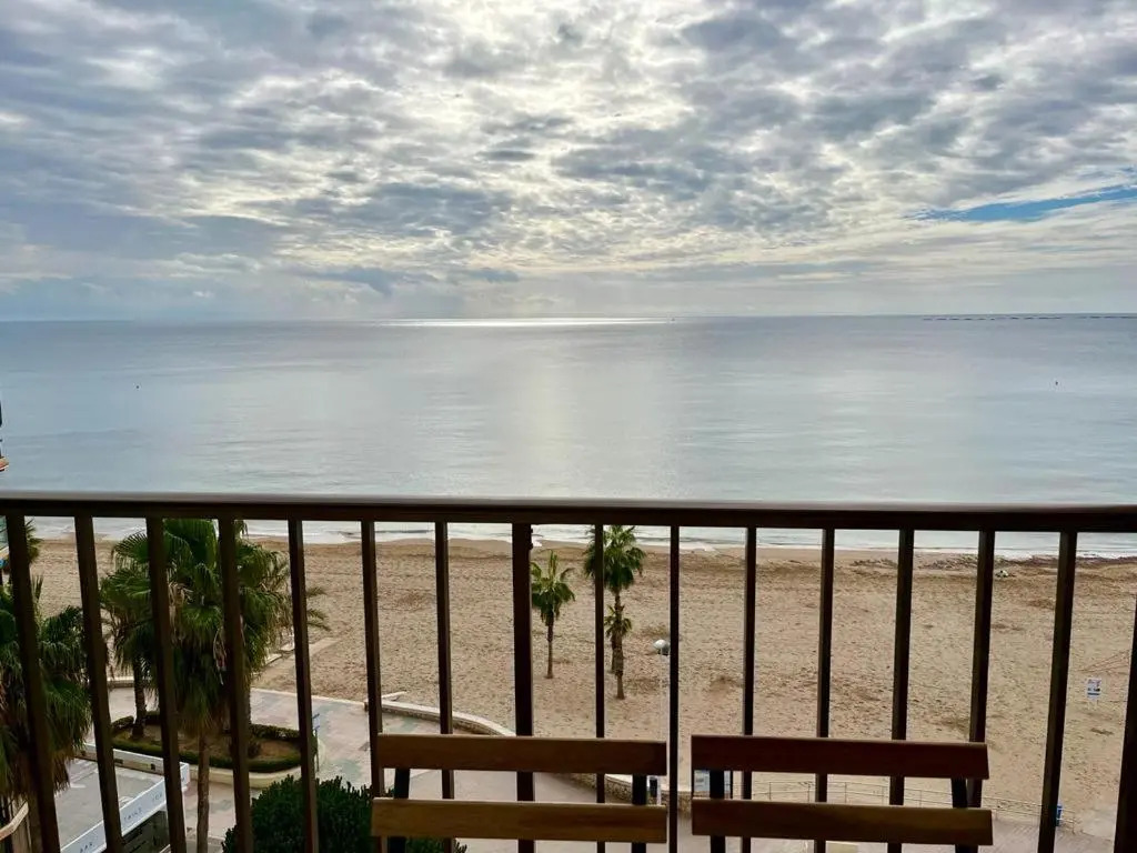 Apartamento frente al mar en Calpe con parking para 4 personas