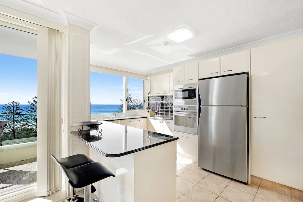 Burleigh Heads Private 2 Bed Ocean View