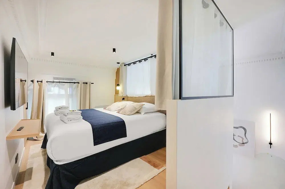 Elegant Apartment With 2 Rooms