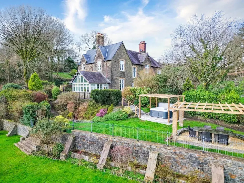 The Old Rectory - 5 Bedroom Holiday Home - Llanedi