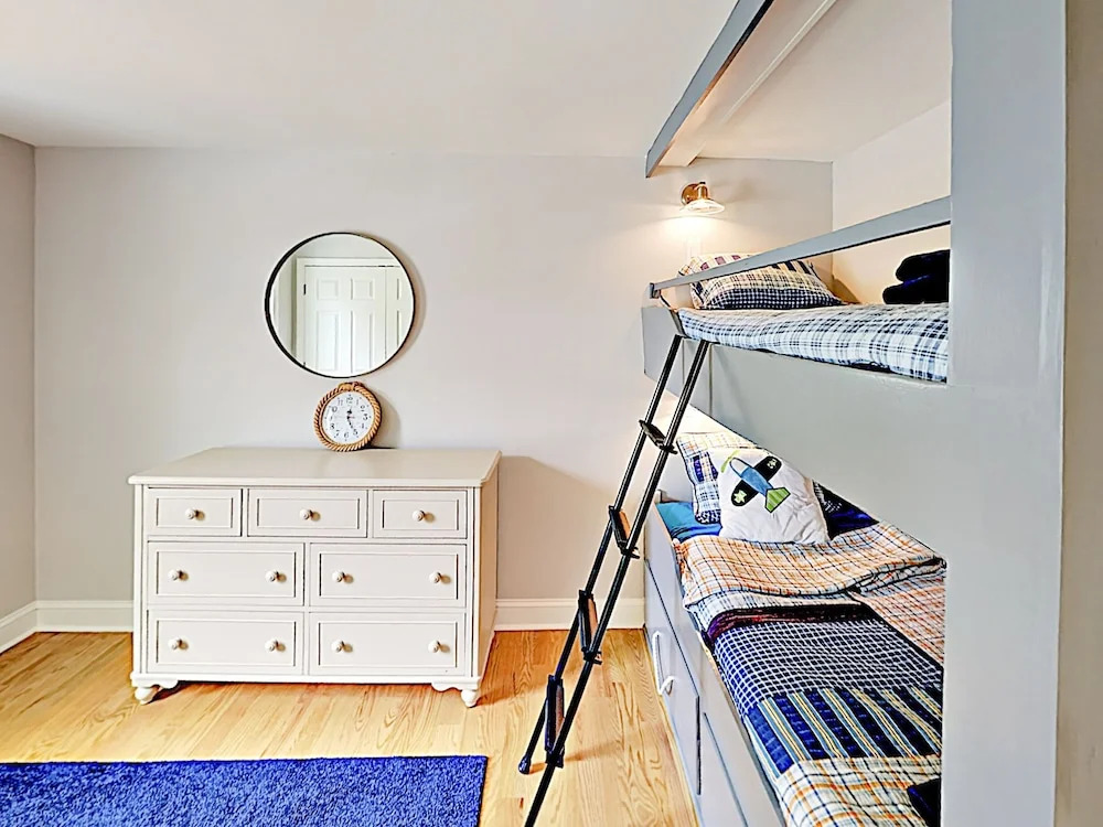 Remodeled Beach Haven W/ New Chefs Kitchen 4 Bedroom Home