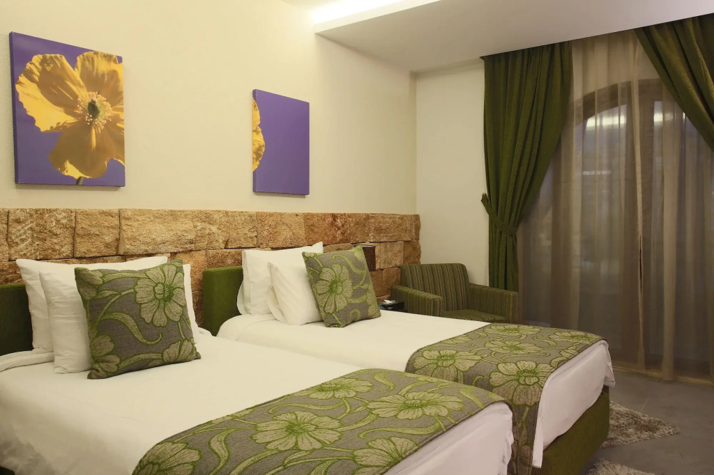 Monoberge Hotel