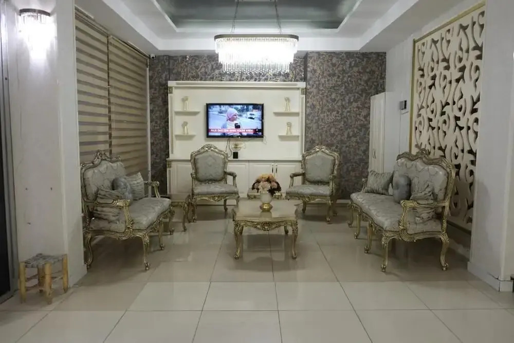 Grand Diamond Hotel