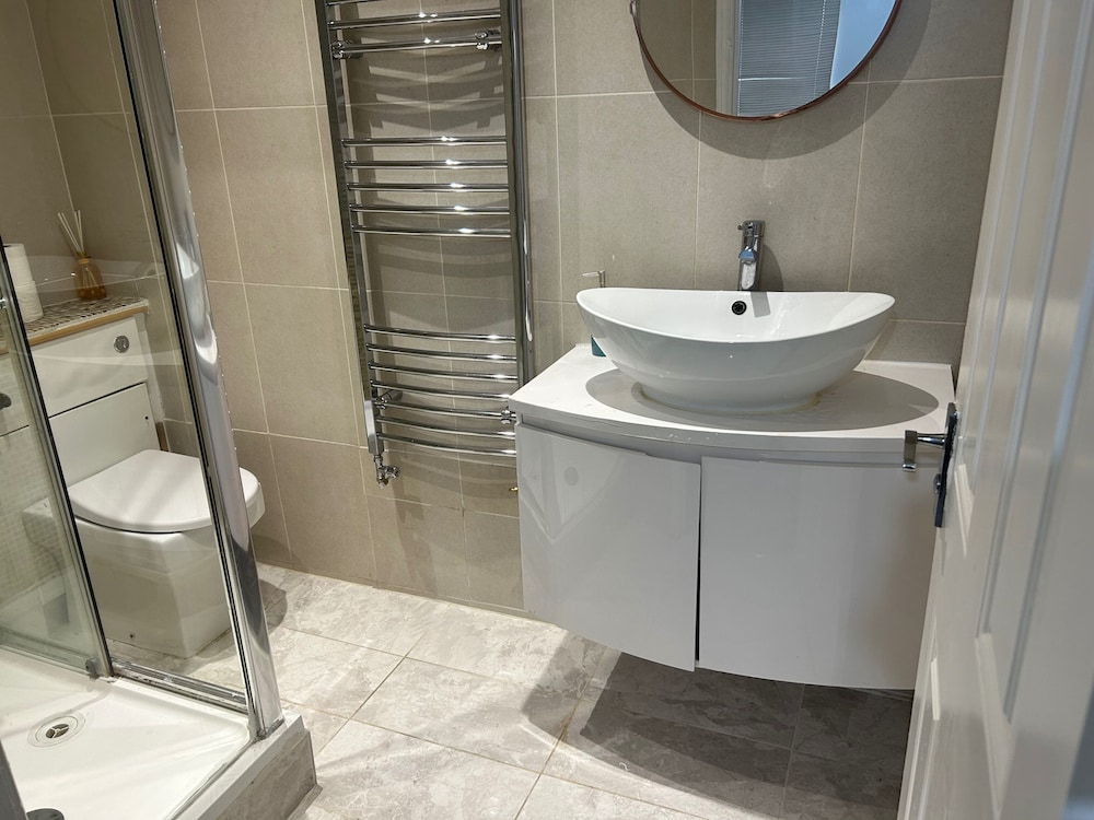 Romford Contractor / Family House