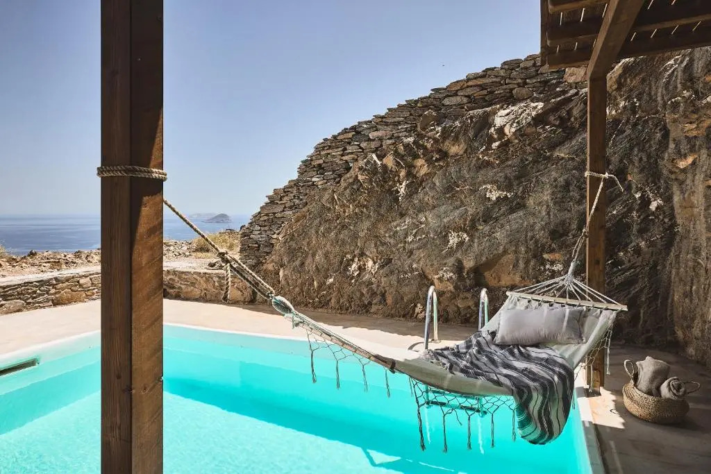 Niva Pool Suites