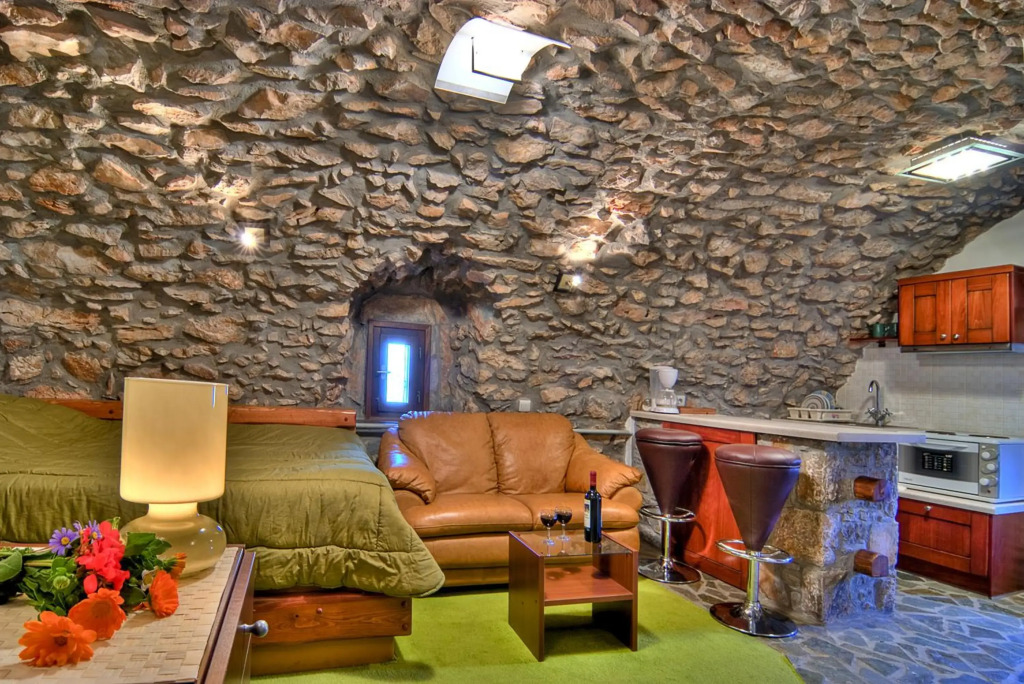 Avgonima All Seasons Hotel