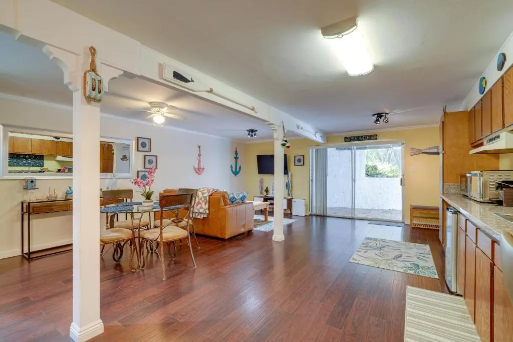 Santa Barbara Cozy Studio with Private Patio