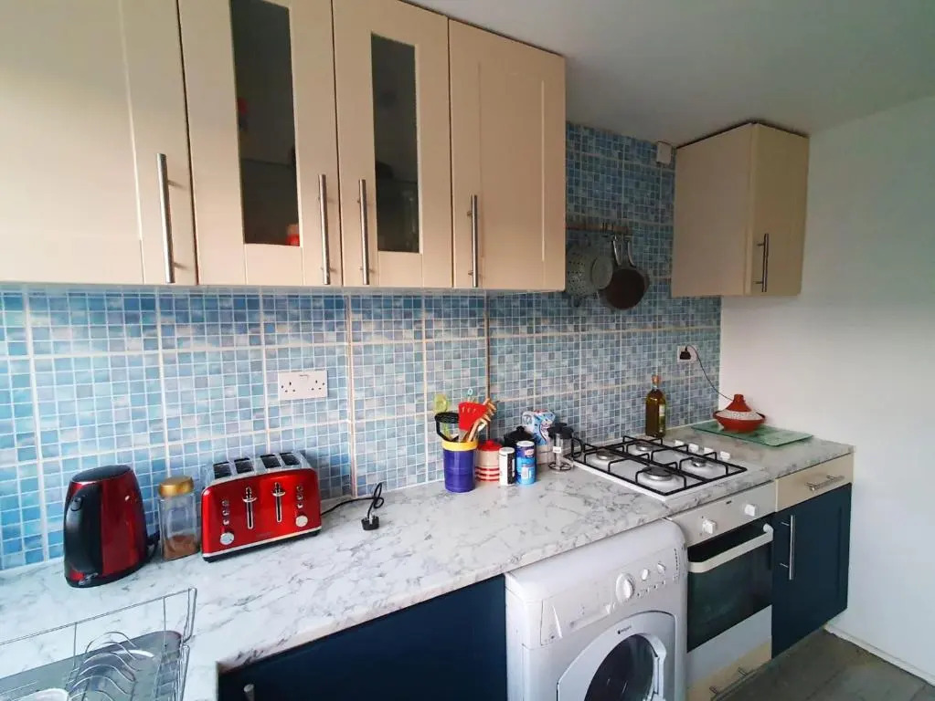 Owl Haven: Comfortable central 3 bedroom house, with an enclosed garden.