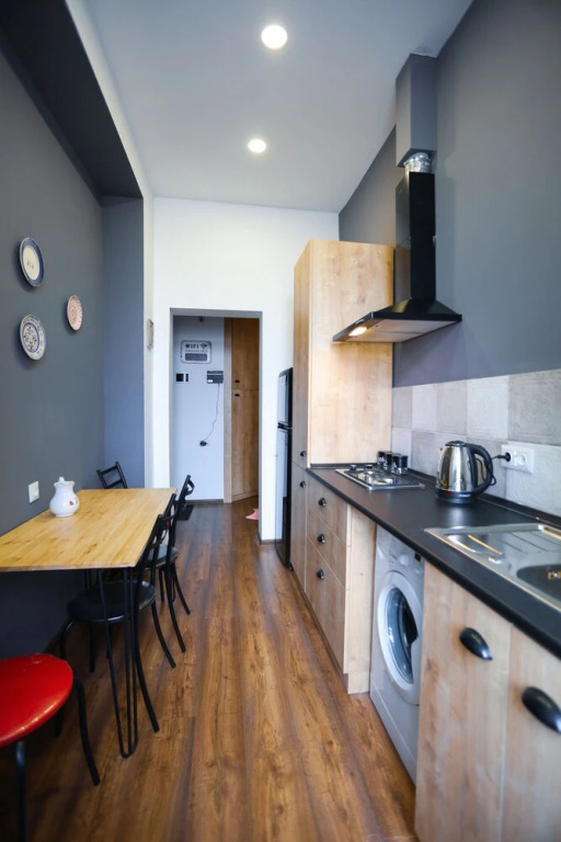 Hosthub 7 Leo Kiacheli Street