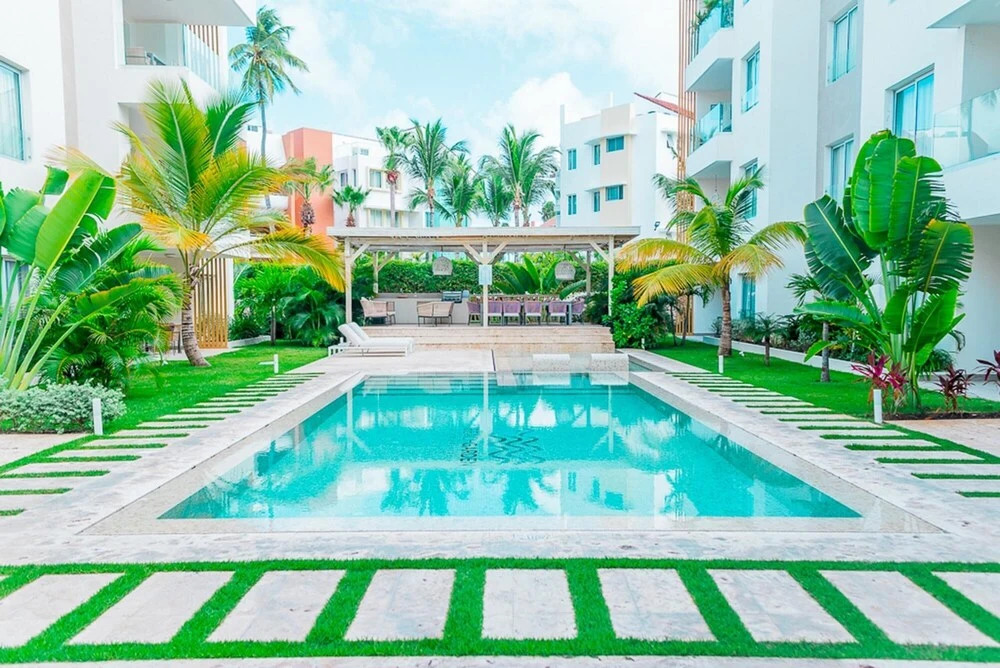 Beautiful Condo Just Steps Away From the Beach