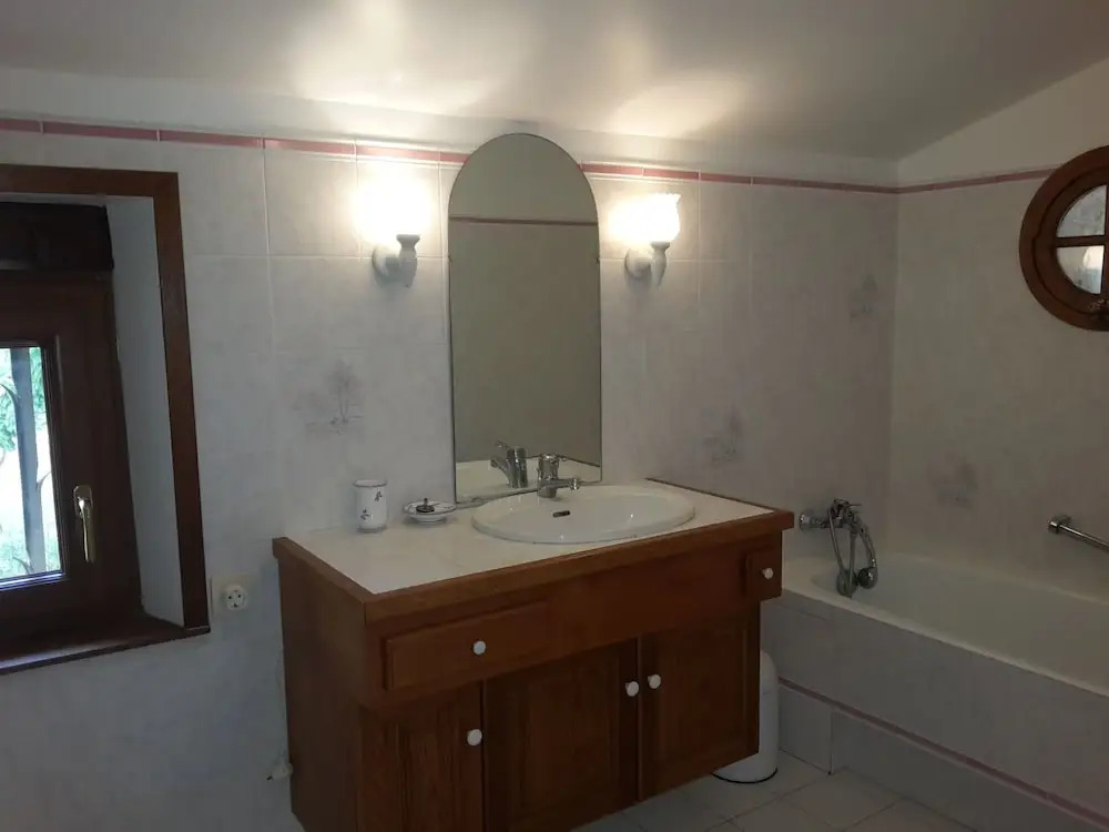 Snug Farmhouse in Provence-alpes-riviera With Swimming Pool
