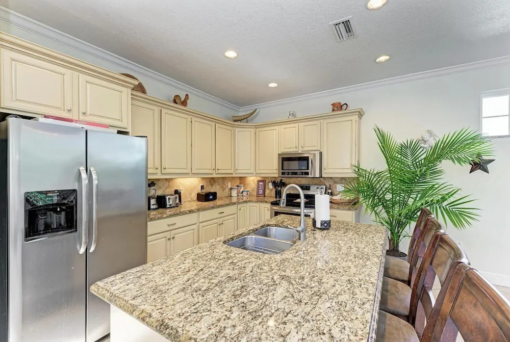 Beautiful Northshore Beauty- 5 Bed-4ba Private Pool Great Location