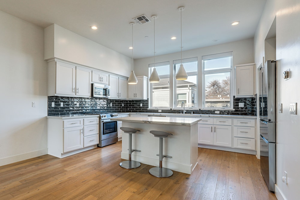 Walkable! Extended Stay 1 Mi to Dtwn Sacramento