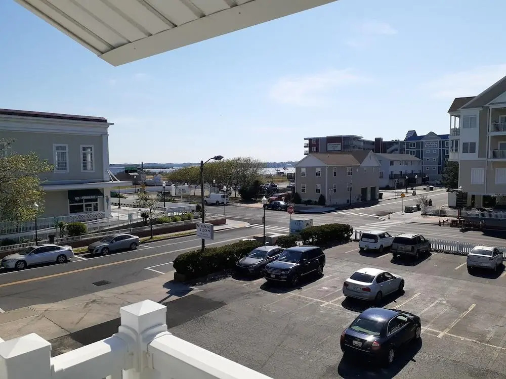 Atlantic Breeze Motel & Apartments