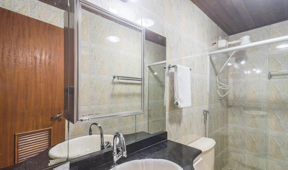 Casa 4Q em Condomínio c\/ Piscina NAT0202