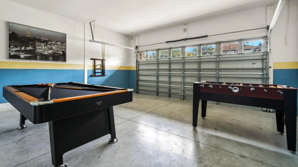 8BD 5BA Spacious Home w Pool SPA Theater Game Room