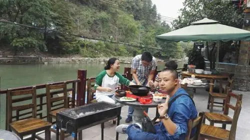 Fenghuang Tujia Ethnic Minority River View Hotel