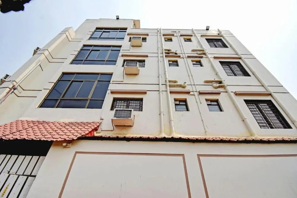 Goroomgo Elite Inn Ultadanga Kolkata
