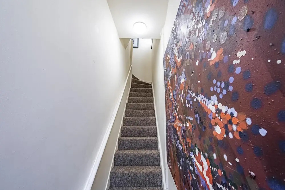 Incredible Light Filled Studio Apartment + Free Parking Sleeps 4
