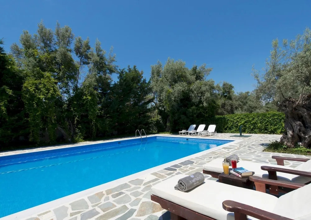 Mousses Villas - Villa Castor - A Detached Three-bedroom Villa With Private Pool and Access to Childcare Facilities