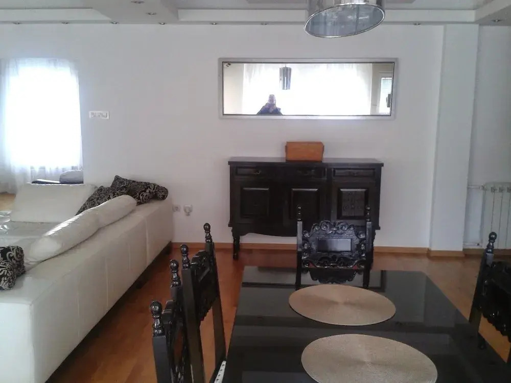 Atomic Apartment 03