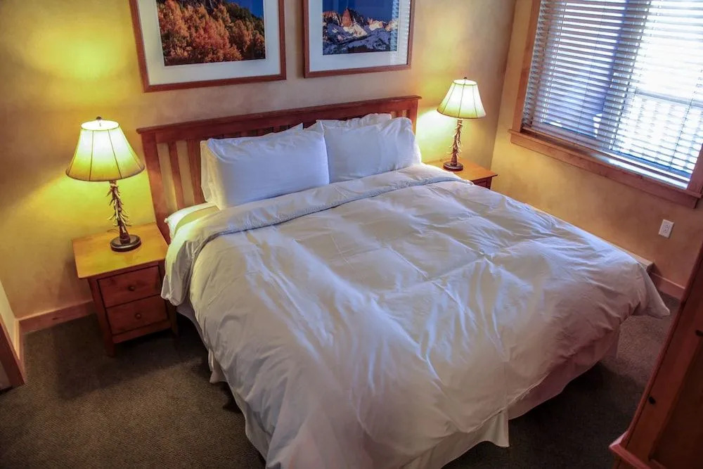 Sunstone 103 Updated Condo At Sunstone Lodge with Great Complex Amenities, near Ski-In Ski-Out by RedAwning