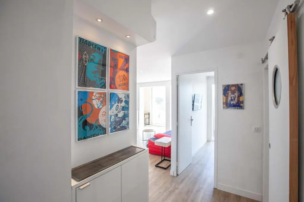 Très beau T2 climatisé refait à neuf, vue mer panoramique exceptionnelle à 120m à pied de la plage