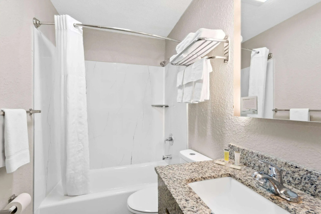 Super 8 by Wyndham Elizabethtown