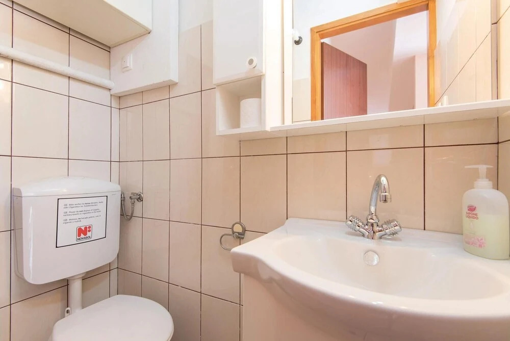 Awesome Home in Nova With Wifi and 4 Bedrooms
