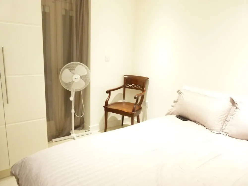 SS Property Hub - Large apartment near Hyde Park