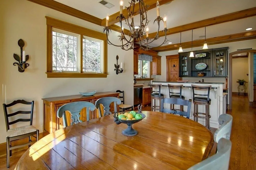 new Lakefront With Canoe, Game Room And Boat House!! 5 Bedroom Home
