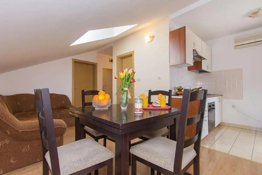 "brodarica Penthouse 4+2, Sea View"