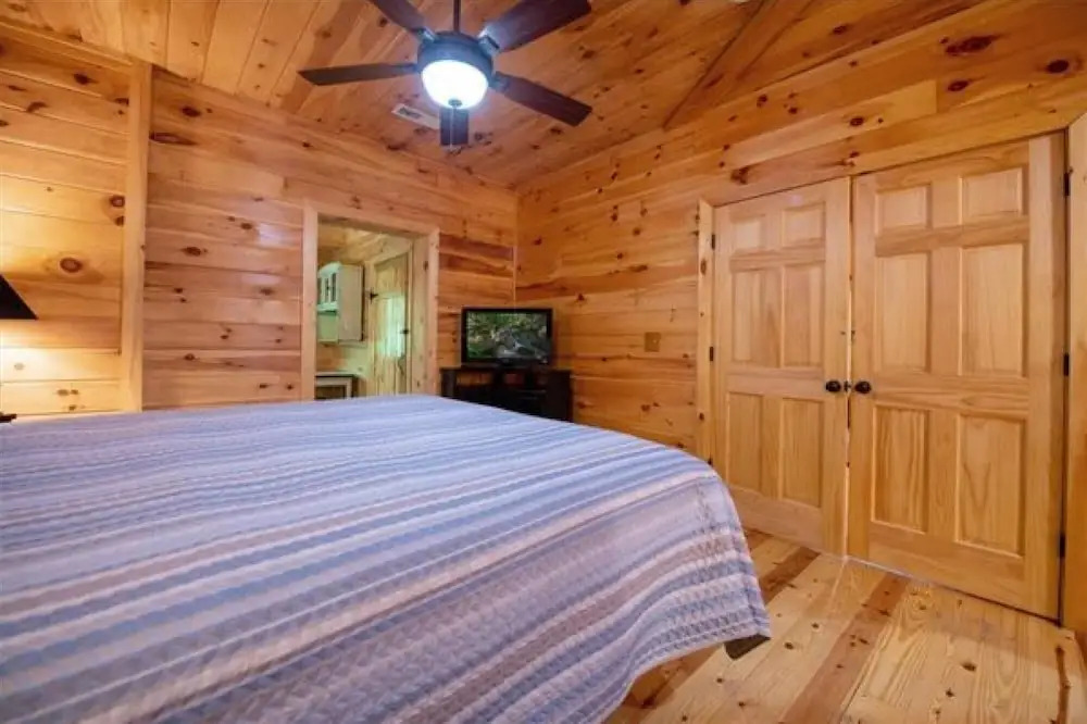 Underlook Cabin-secluded Cabin With Wifi Large Deck Gas Grill Wood Fireplace