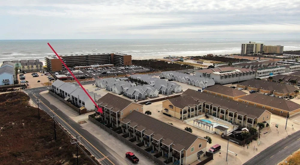 Ocean's 96 by Avantstay Heated Pool + Foosball Table + Media Room + Walk to North Padre Beach