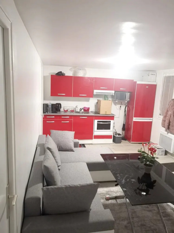 Apartment with 2 Bedrooms in Villeneuve-Le-Roi, with Wifi