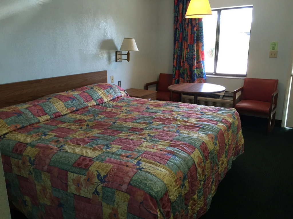 Flamingo Inn