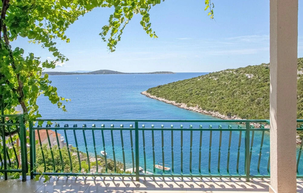 Stunning Apartment in Vinisce With Wifi and 2 Bedrooms