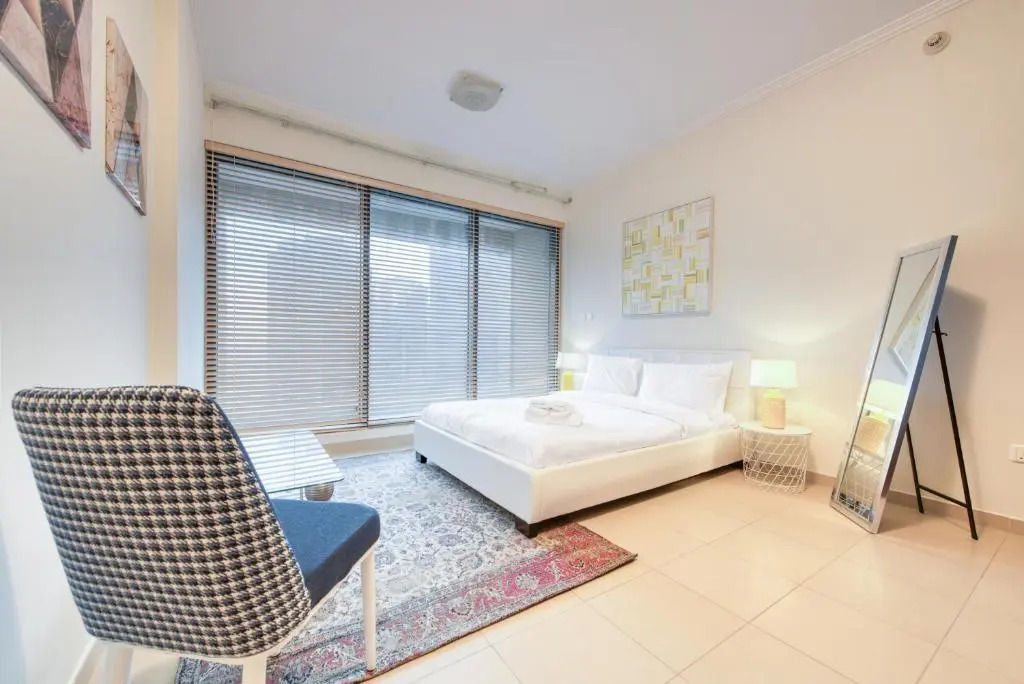RH- Cozy 1 BR Duplex in X1 Tower