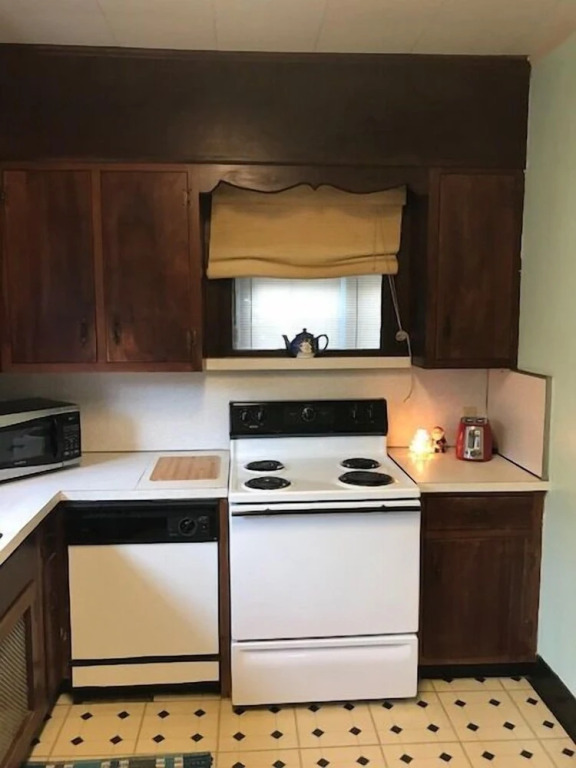 Old Time Beach Front Cottage - The Beach Is Your Backyard! 3 Bedroom Cottage by RedAwning