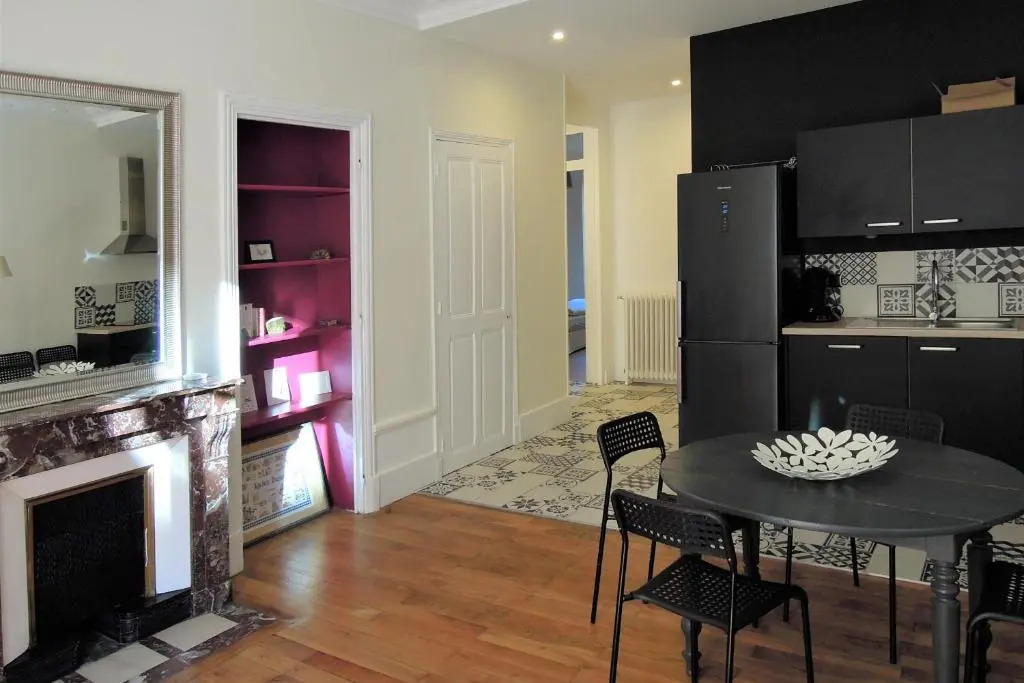 Superbspacious and quiet 4-rooms flat city center5 min walking gare #H9