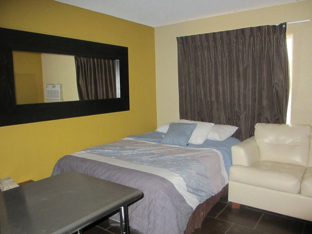 Riverside Suites