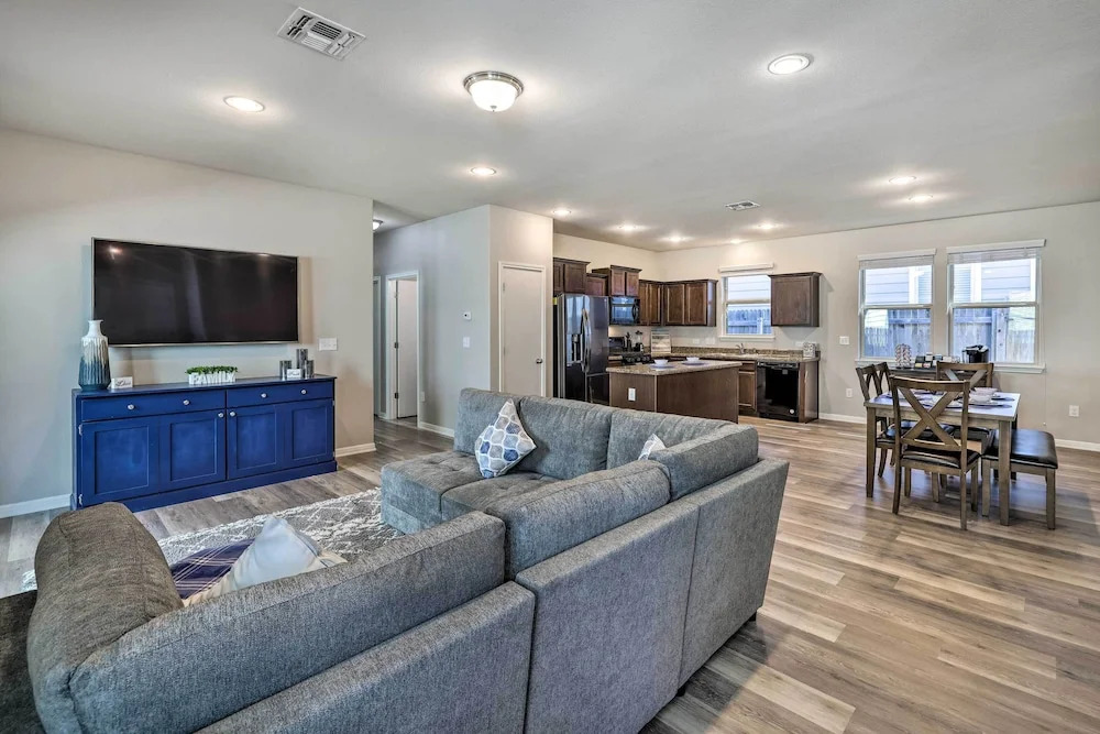 Family Home w/ Fenced Yard in Austin Suburbs!