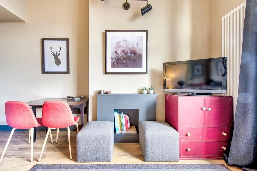 Lothian Road Apt With Castle View & Elevator