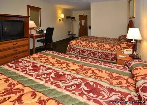 Econo Lodge Inn & Suites Westfield
