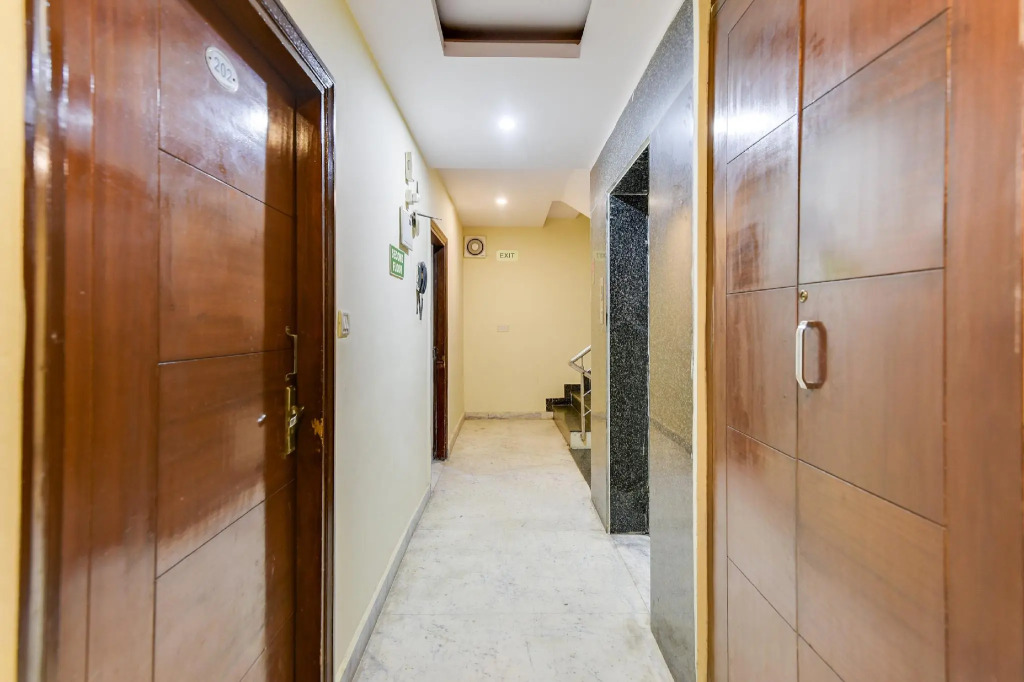 OYO 64637 Coral Plaza Hotel