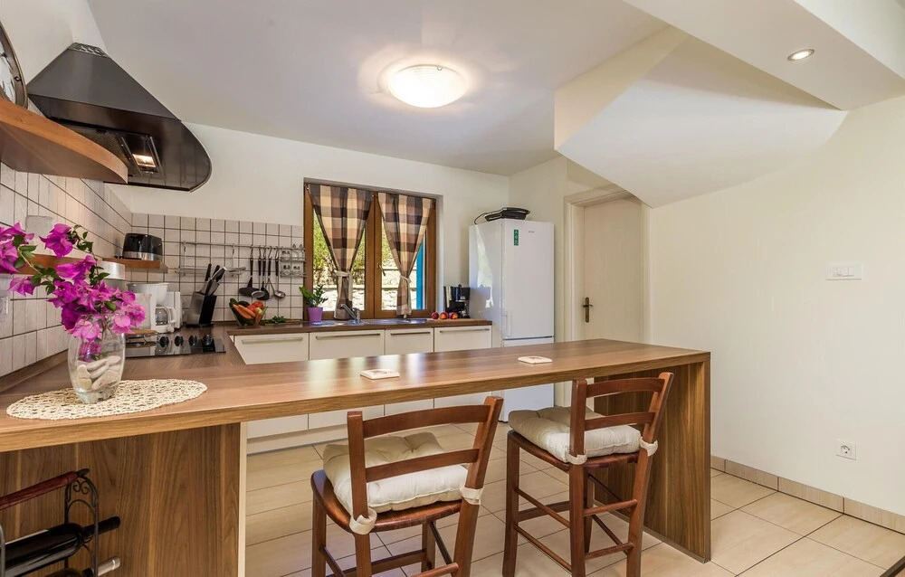 Beautiful Home in Palit With Wifi and 3 Bedrooms
